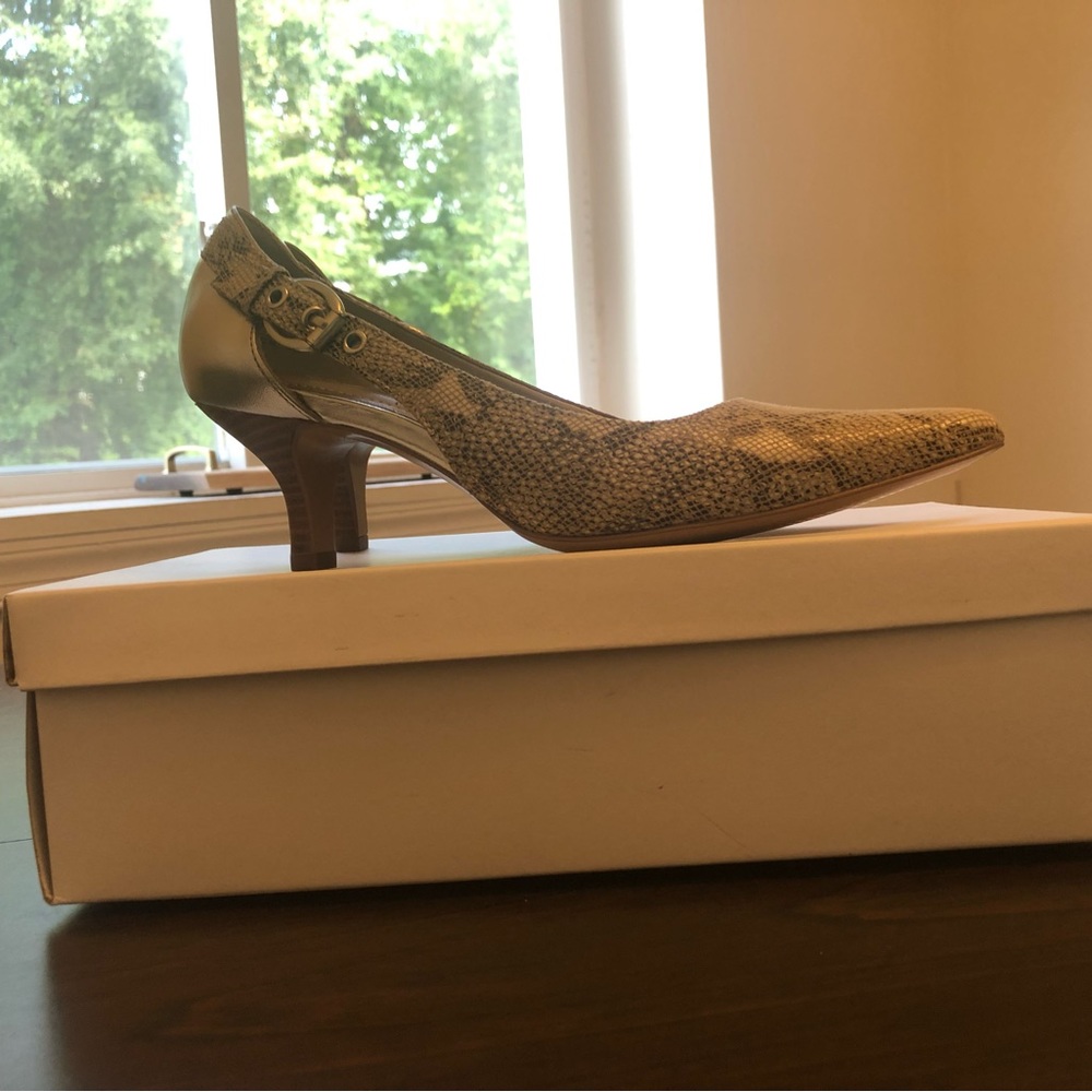 Used - Picture 2 of 2